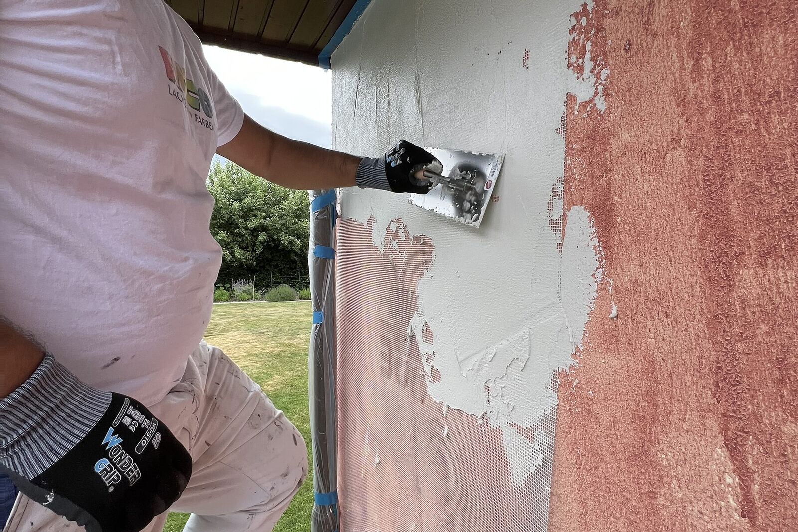 Reprise d'enduit sur une façade — chantier Rénov Pro Toloche